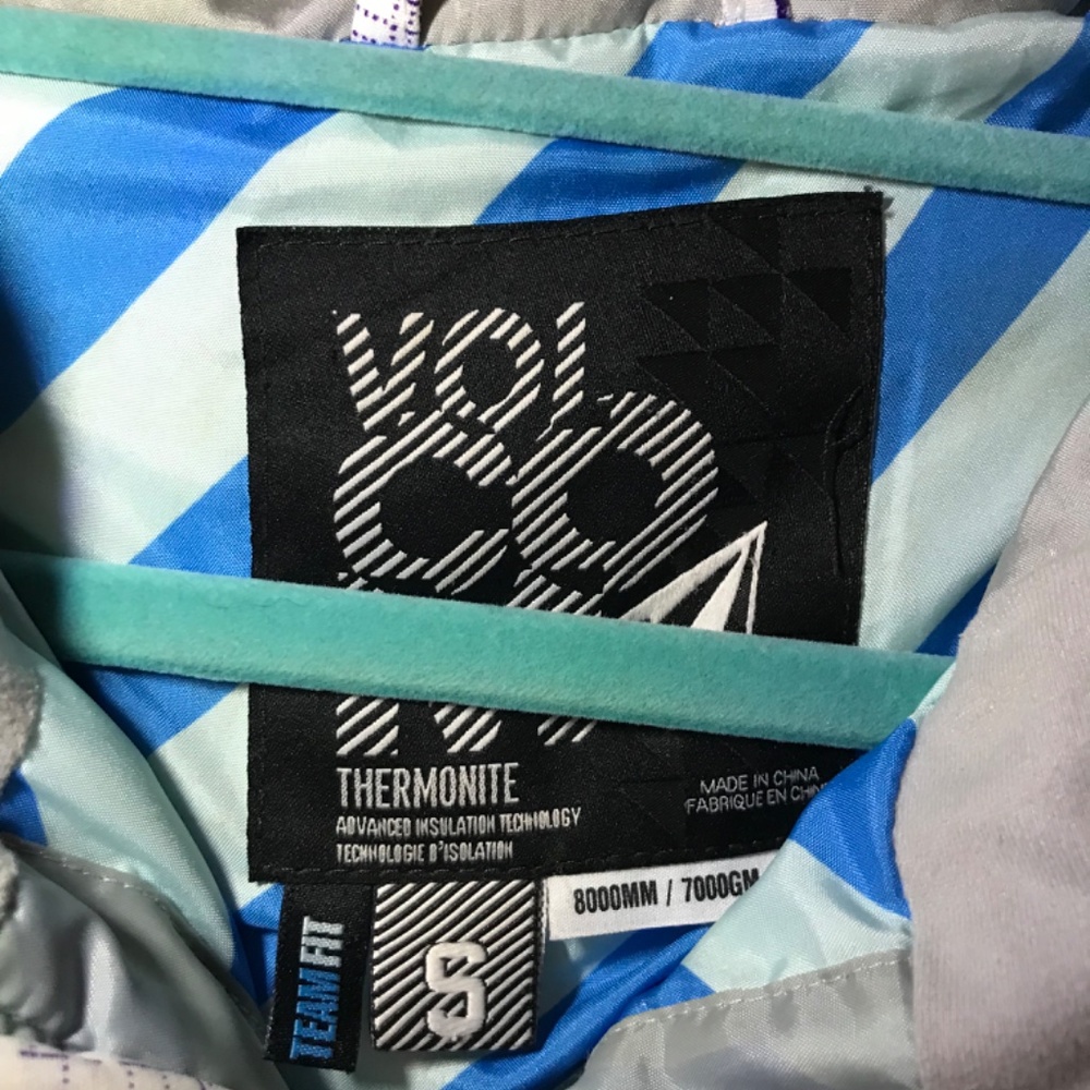 Volcom Snowboard Jacket - Picture 4 of 4